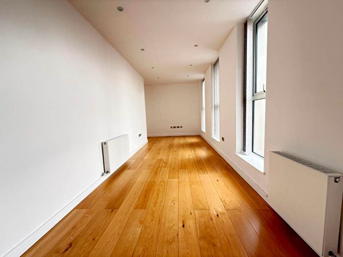 2 Bedroom Semi Detached House To Rent In Lampton Road, Hounslow, TW3