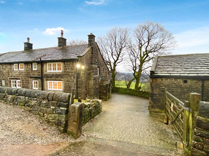 4 Bedroom Semi-Detached House To Rent In Watty Lane, Todmorden, West Yorkshire, OL14