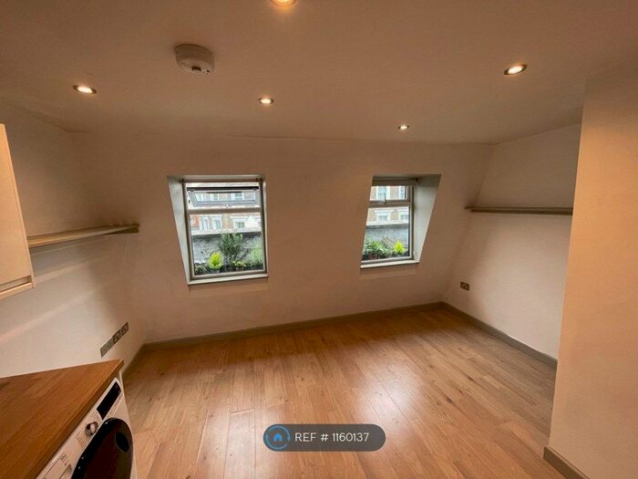 Studio To Rent In Well Street, London, E9