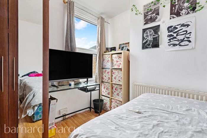 3 Bedroom Terraced House For Sale In Whitehall Road, Thornton Heath, CR7