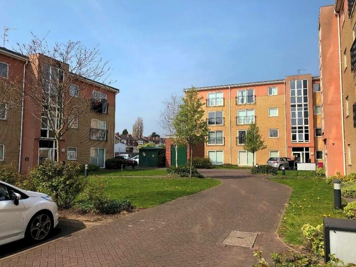 3 Bedroom Flat To Rent In Raleigh Street, Walsall, WS2