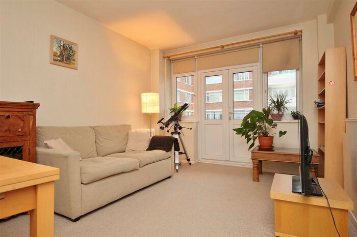 2 Bedroom Flat To Rent In Upper Richmond Road, London, SW15