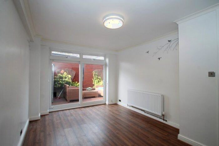 2 Bedroom Flat To Rent In Sydenham Road, London, SE26