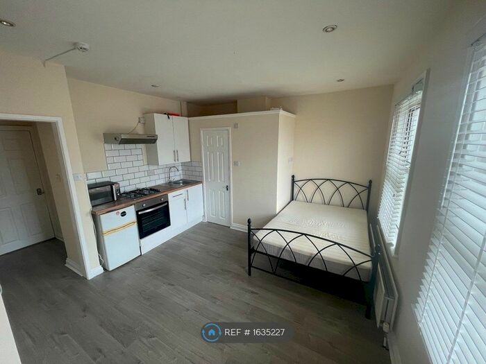 Studio To Rent In Pell Street, Reading, RG1