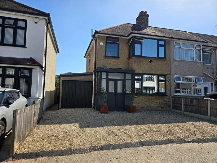 3 Bedroom End Of Terrace House For Sale In Essex Road, Romford, RM7