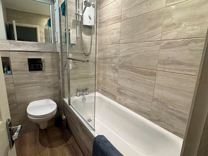 1 Bedroom Flat For Sale In Longbridge Road, Horley, RH6