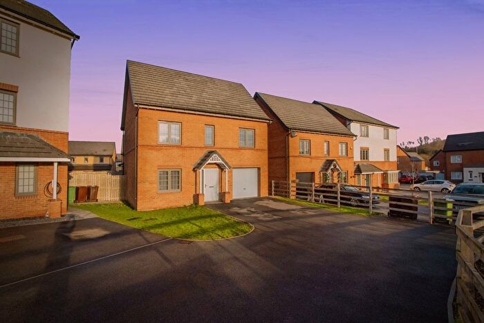 4 Bedroom Detached House For Sale In Heath View, Wakefield, West Yorkshire, WF1