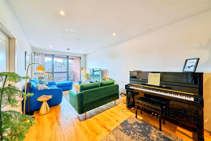 2 Bedroom Flat For Sale In Yeo Street, London, E3