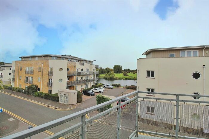 2 Bedroom Flat To Rent In Bridge Wharf, Chertsey, KT16