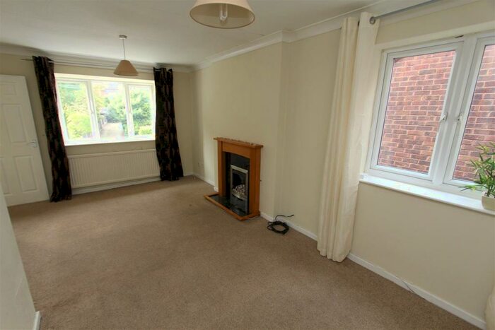 2 Bedroom Flat To Rent In Wycliffe Drive, Moortown, LS17