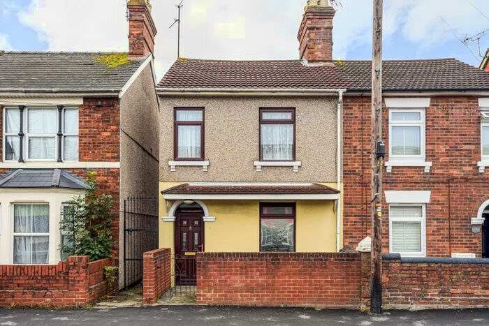 3 Bedroom Semi-Detached House To Rent In Cricklade Road, Swindon, SN2