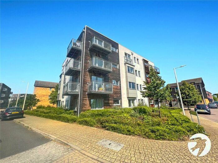 2 Bedroom Flat To Rent In Lady Jane Place, Dartford, DA1