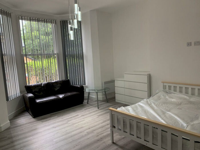 Studio To Rent In Spring Road, Leeds, West Yorkshire, LS6