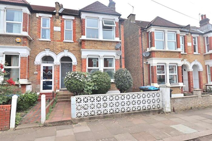 1 Bedroom Flat To Rent In Warwick Road, London, N11