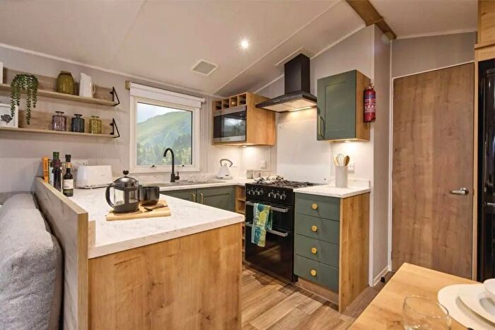 2 Bedroom Mobile/park Home For Sale In Pelham Road, Claxby, Market Rasen, LN8