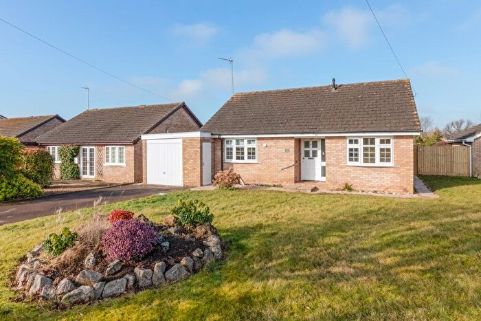 3 Bedroom Detached Bungalow To Rent In Cherrys Close, Bloxham, Oxon, OX15