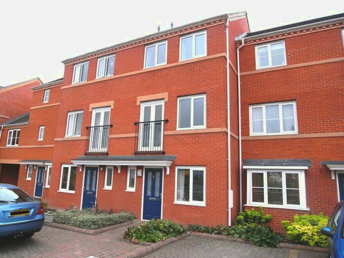 3 Bedroom Town House To Rent In Alma Road, Banbury, Oxon, OX16