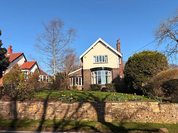 4 Bedroom Detached House For Sale In Mottram Old Road, Stalybridge, SK15