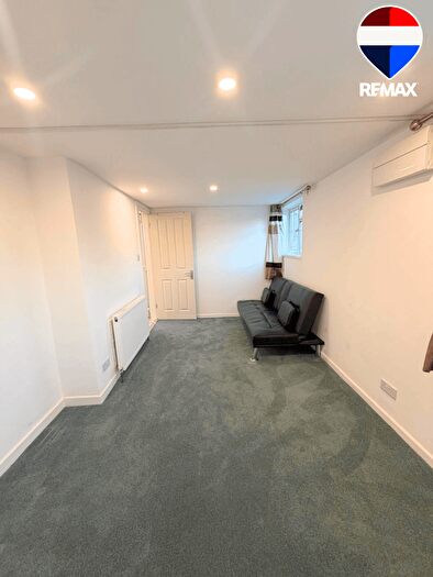 1 Bedroom Flat To Rent In Avelon Road, Romford, RM5