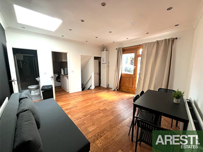 1 Bedroom Duplex To Rent In Essex Road, London, N1