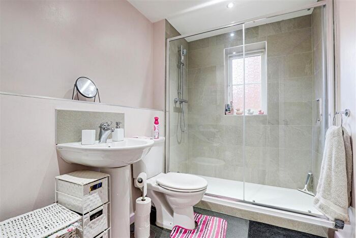 2 Bedroom Flat For Sale In Dukes Court, Portland Road, Hucknall, Nottinghamshire, NG15