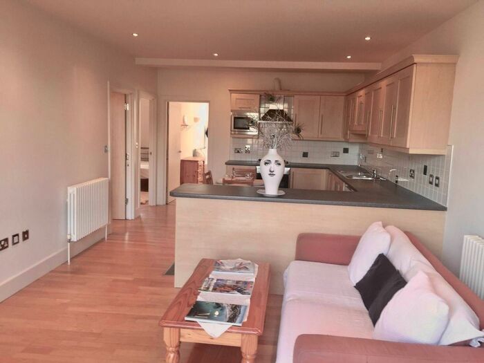 3 Bedroom Flat To Rent In Grosvenor Terrace, Camberwell, London, SE5