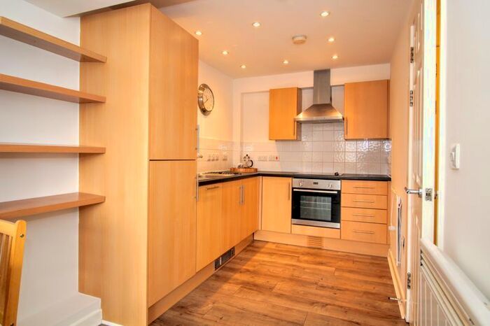 1 Bedroom Flat For Sale In Station Road, Redhill, RH1