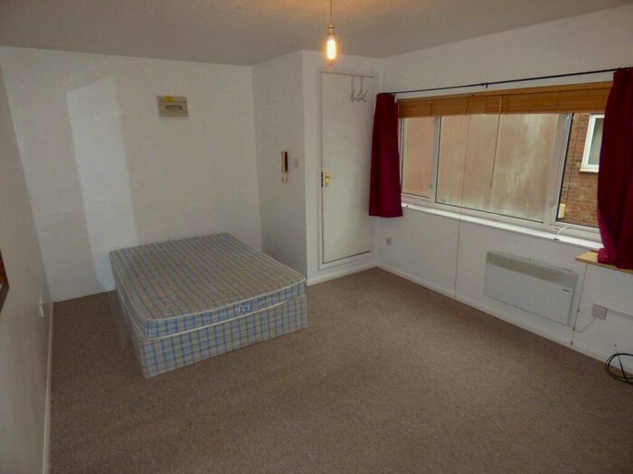 Studio To Rent In Alpine Terrace, Stockwood Crescent, Luton, LU1