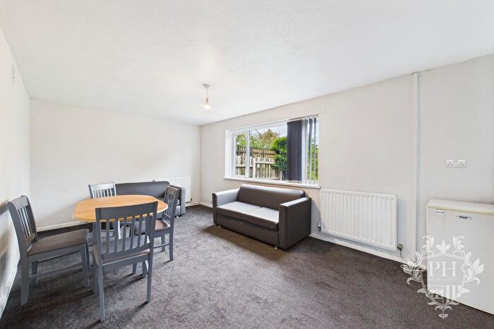 4 Bedroom Semi-Detached House To Rent In Homerton Road, Middlesbrough, TS3