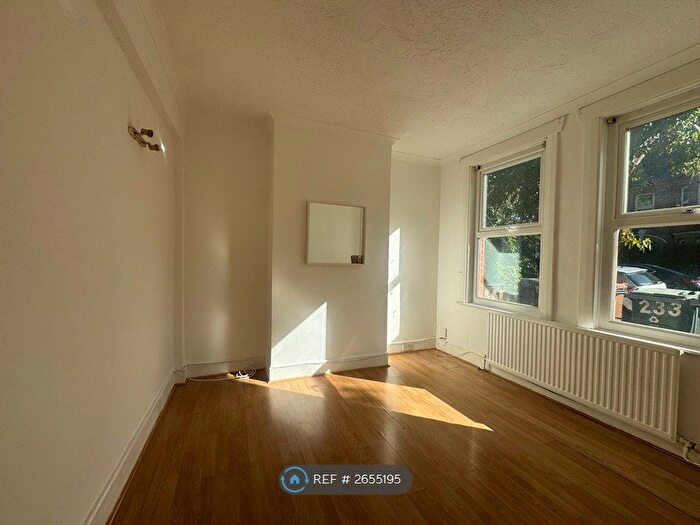 2 Bedroom Flat To Rent In Brettenham Road, London, E17