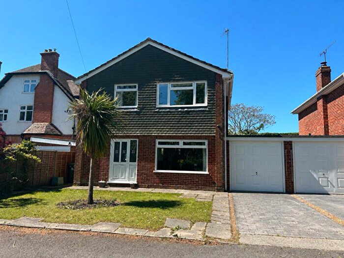 3 Bedroom Link Detached House For Sale In The Avenue, Mortimer Common, Reading, Berkshire, RG7
