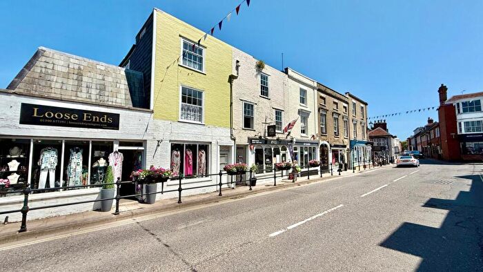 4 Bedroom Maisonette For Sale In Gosport Street, Lymington, SO41