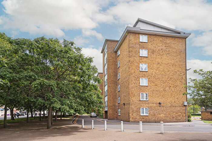 2 Bedroom Flat For Sale In Biscay House, Mile End Road, Stepney, London, E1