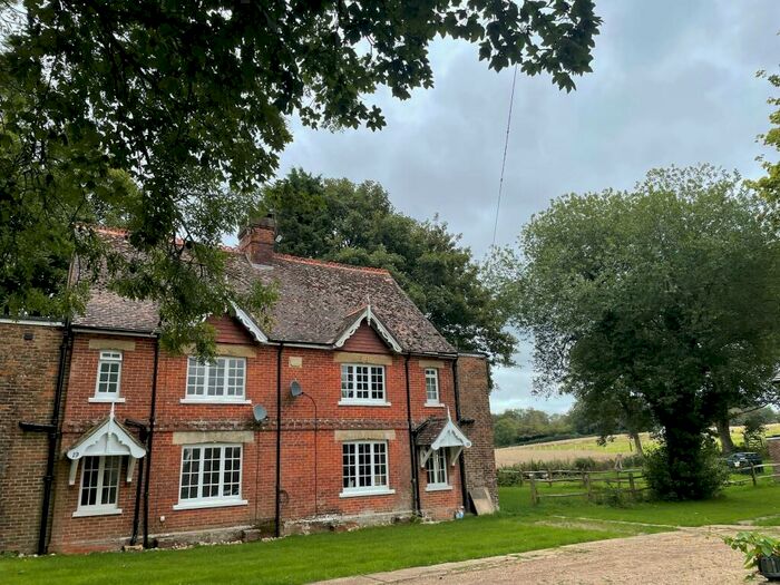 3 Bedroom Semi-Detached House To Rent In Compton, PO18