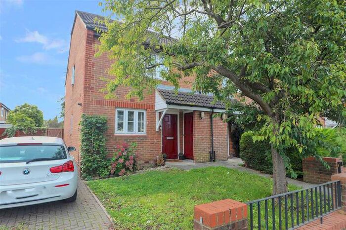 3 Bedroom Semi-Detached House To Rent In Porters Way, West Drayton, UB7