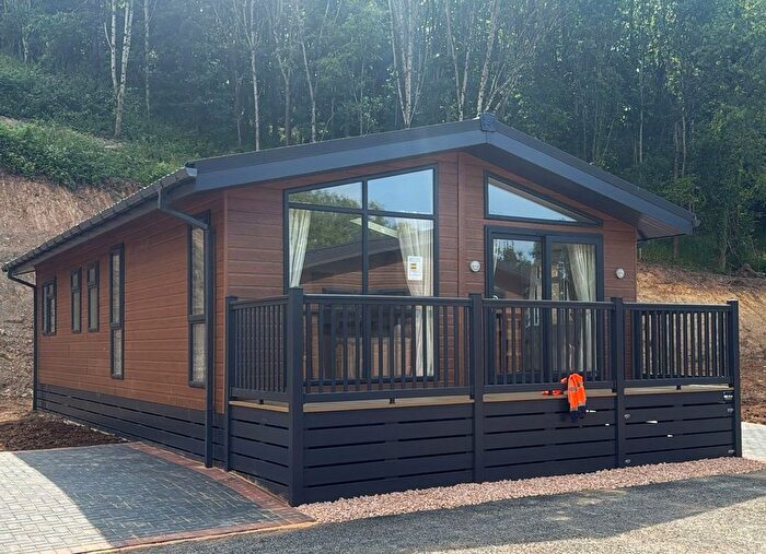 2 Bedroom Park Home For Sale In Half Moon Village, Newton St. Cyres, Exeter, EX5