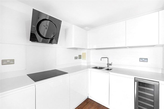 3 Bedroom Apartment To Rent In Alie Street, E1