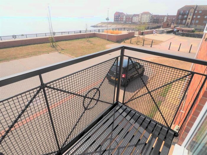 2 Bedroom Flat To Rent In Lock Keepers Court, Victoria Dock, Hull, HU9