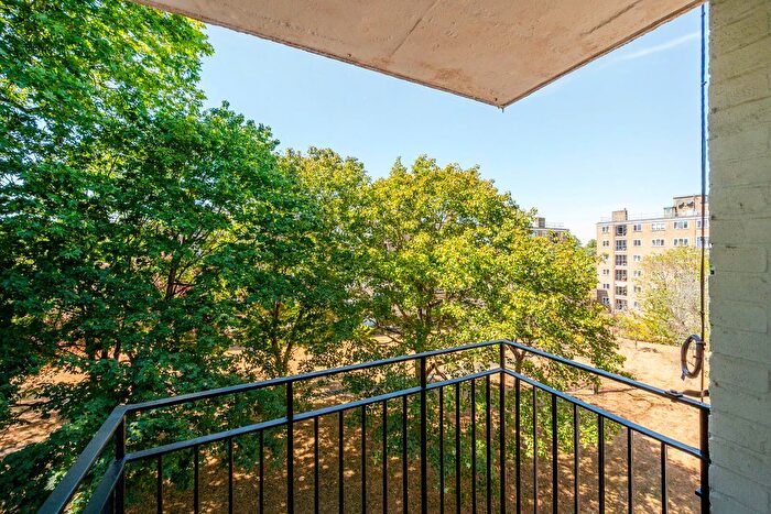 1 Bedroom Flat For Sale In Tildesley Road, Putney Heath, London, SW15