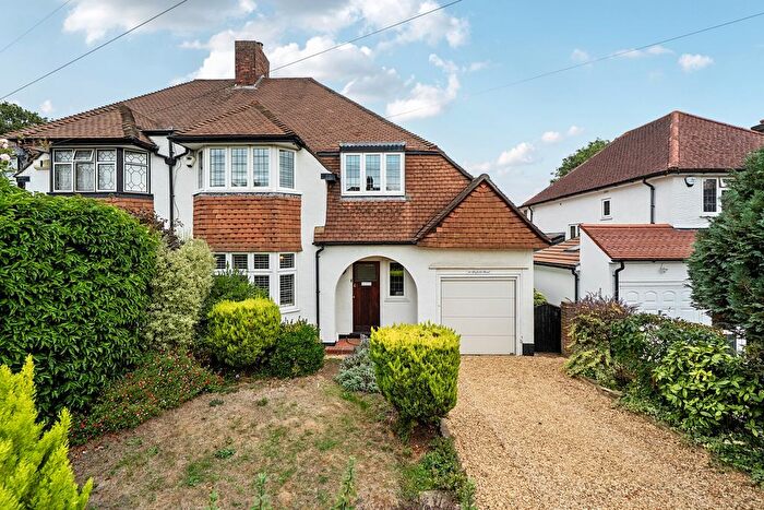 3 Bedroom Semi-Detached House For Sale In Riefield Road, London, SE9