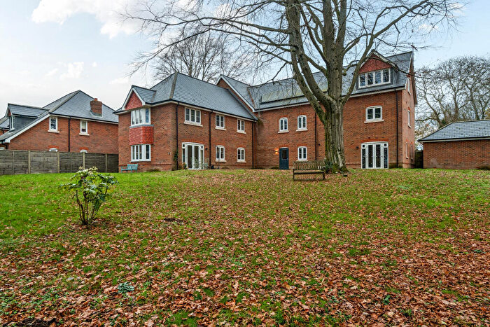 2 Bedroom Flat For Sale In Rudgard Way, Liphook, GU30