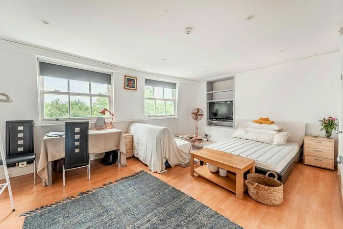 Studio To Rent In Kensington High Street, Kensington, London, W8