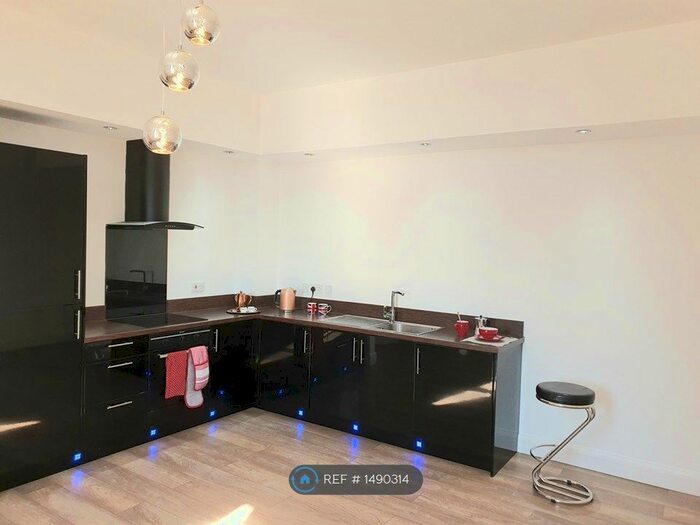 1 Bedroom Flat To Rent In Chapel Court, Bromsgrove, B61