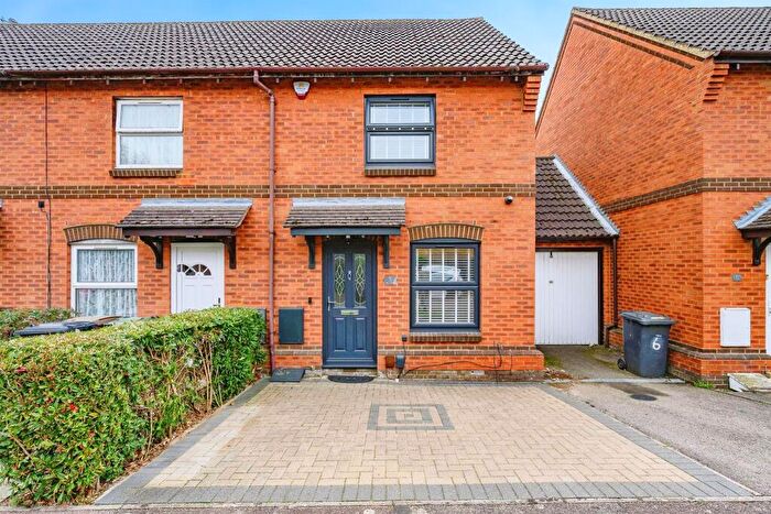 2 Bedroom End Of Terrace House For Sale In Muirfield, Luton, LU2