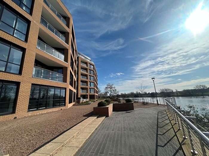 2 Bedroom Flat To Rent In Trent Lane, Nottingham, Nottinghamshire, NG2