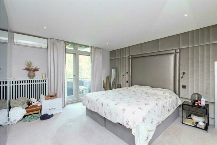2 Bedroom Apartment To Rent In Merganser Court, Star Place, Wapping, E1W