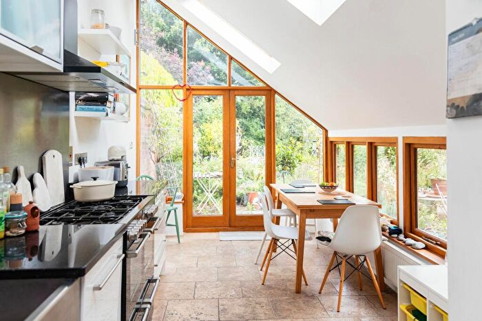 3 Bedroom Semi-Detached House To Rent In North Avenue, Abingdon, OX14