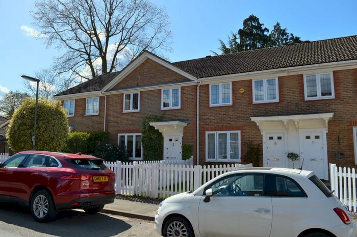 3 Bedroom Terraced House To Rent In Rosslyn Park, Weybridge, KT13