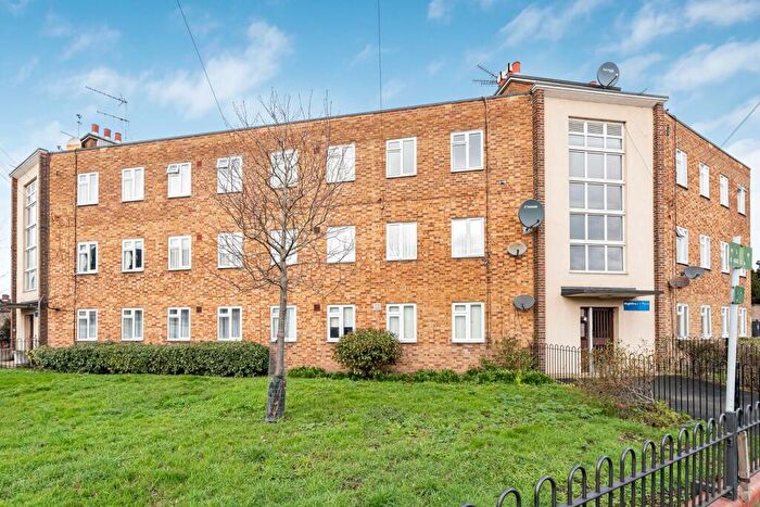 2 Bedroom Flat For Sale In Nightingale Road, Edmonton, N9