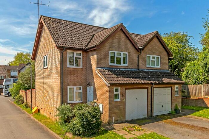 3 Bedroom Semi-Detached House To Rent In Farriday Close, St Albans, AL3